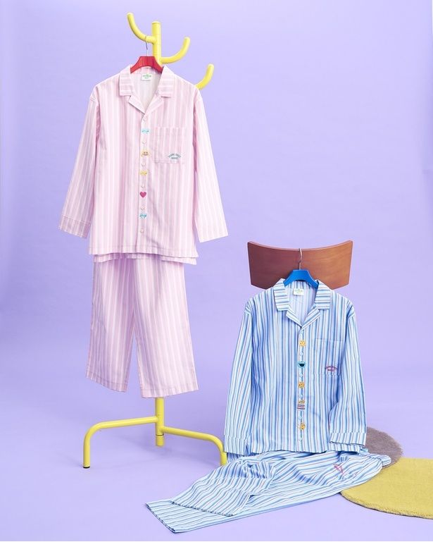 「ストライププリントパジャマ」(各1万3200円)