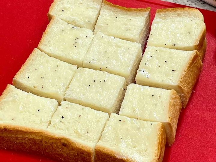 クワトロフォルマッジ風ハニートーストバニラアイスのせ