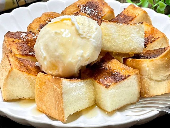 クワトロフォルマッジ風ハニートーストバニラアイスのせ