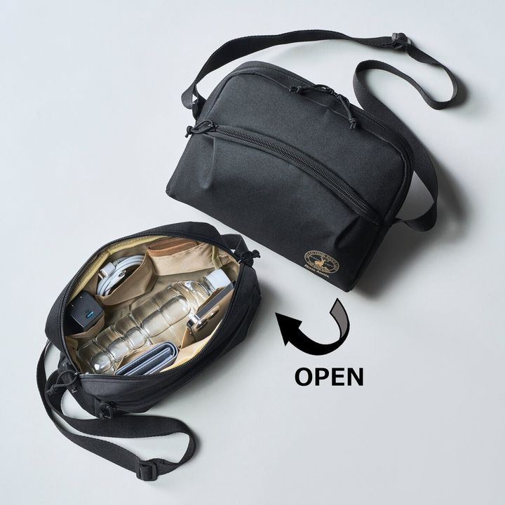 コンパクトながらもしっかりと荷物を入れられる