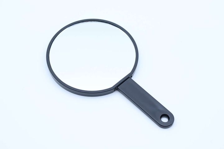 ダイソーの櫛付きハンドミラー（ラウンド）のビジュアル