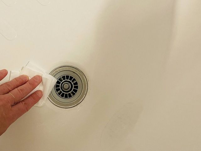 ダイソー 排水口 カビ汚れ防止シール 使い方 排水溝まわりの汚れや水分を拭き取る