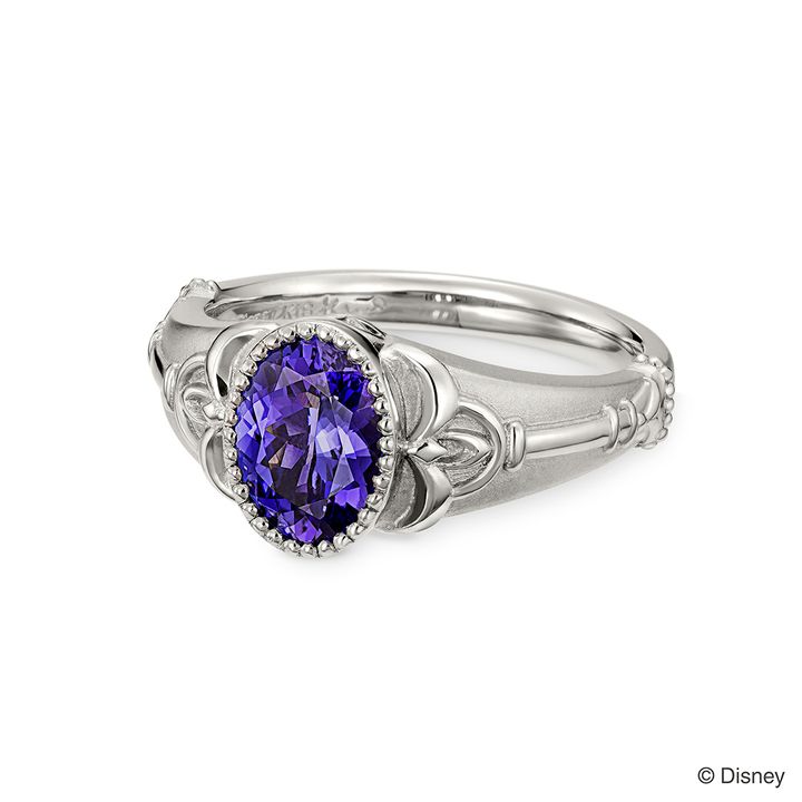 正面からも内側からも楽しめる『美女と野獣』がモチーフのリング