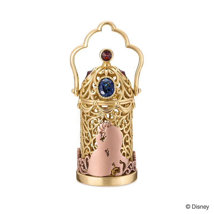 回る仕掛けが楽しく優雅な『美女と野獣』がモチーフのペンダント