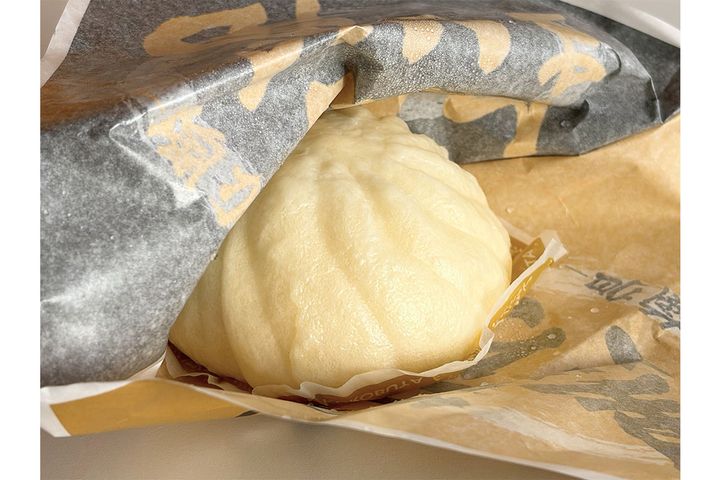 ファミリーマート「極旨 黒豚まん」￥240（税込み）