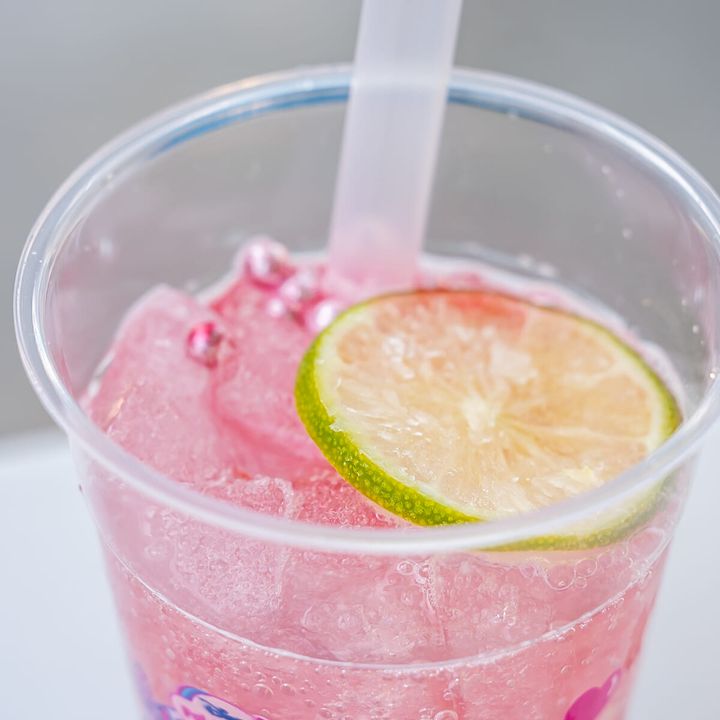 東京ディズニーランド“ミニーのファンダーランド”スパークリングドリンク（ストロベリー＆ライチー）2