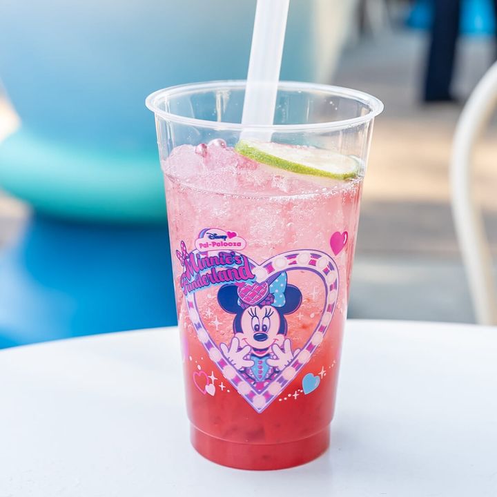 東京ディズニーランド“ミニーのファンダーランド”スパークリングドリンク（ストロベリー＆ライチー）
