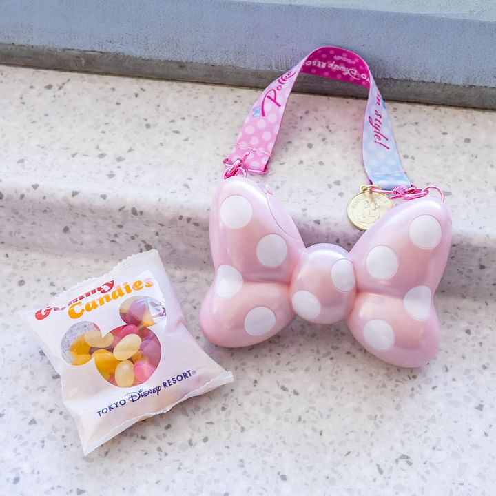 東京ディズニーランド“ミニーのファンダーランド”グミキャンディー、ミニスナックケース付き
