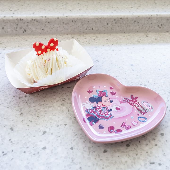 東京ディズニーランド“ミニーのファンダーランド”チーズモンブラン、スーベニアプレート付き