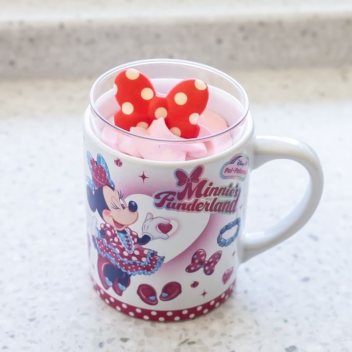 東京ディズニーランド“ミニーのファンダーランド”ストロベリームース＆ピーチゼリー、スーベニアカップ付き3