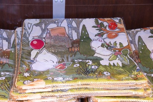 「ファイナルファンタジーXIV スターライト・クッションカバー」 (C) SQUARE ENIX 撮影：ソムタム田井