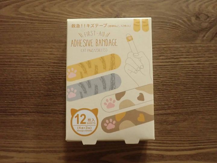 DAISO(ダイソー)：救急！！キズテープ(肉球ねこ、12枚入)