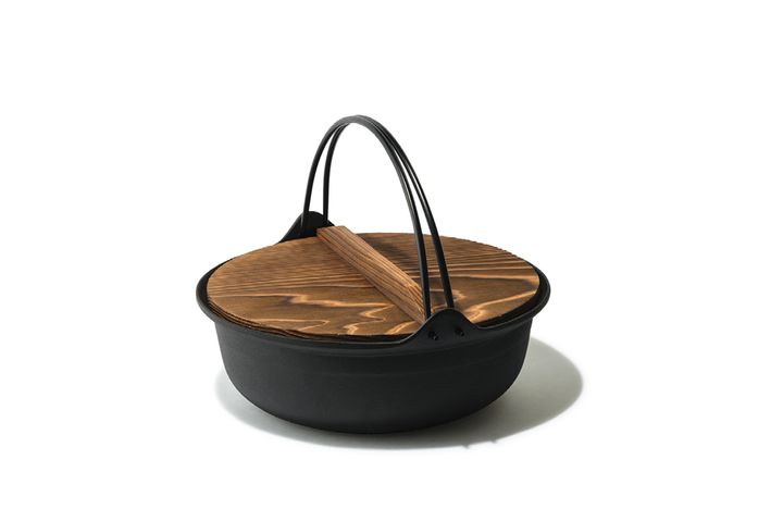 昔話に出てきそう…！ ノスタルジックな鉄鍋