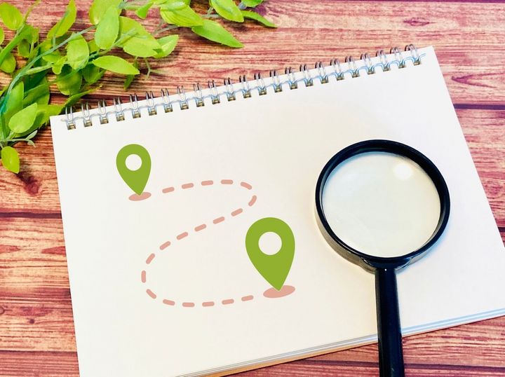 虫眼鏡とアクセスマップ