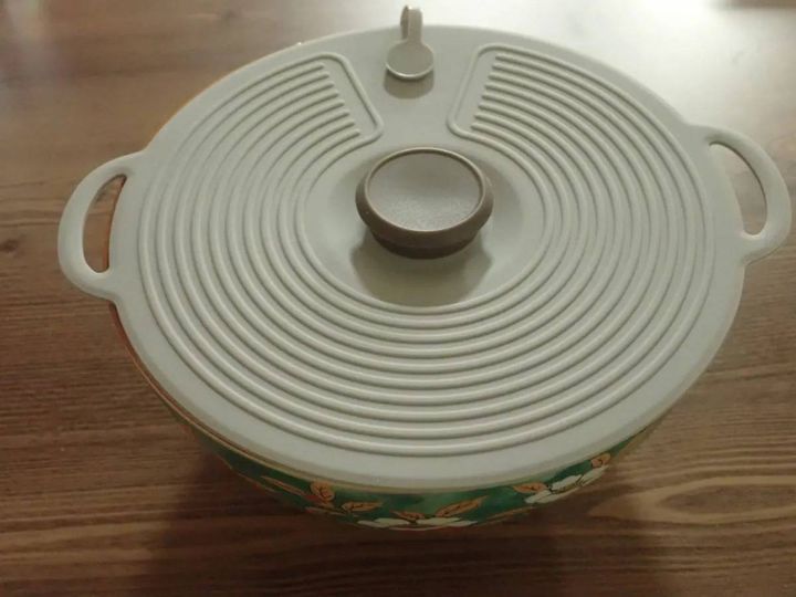 DAISO(ダイソー)：シリコーン鍋蓋(約15cm)