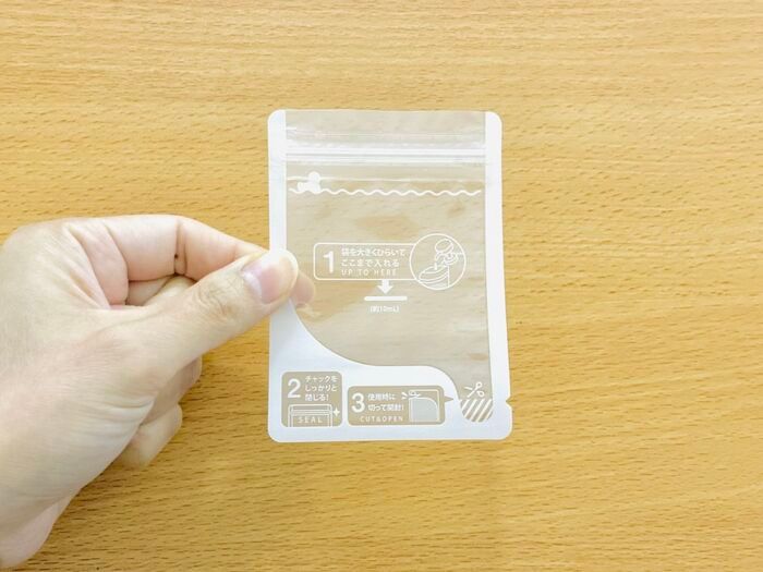 【セリア】とことん快適〜♡「持ち運び用のミニ袋」入口はチャック側だけど出口は反対側！？