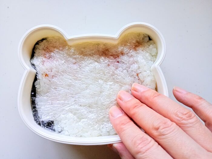 新しい『おにぎりの作り方』みつけた！お弁当箱にドンピシャな裏ワザに挑戦♪