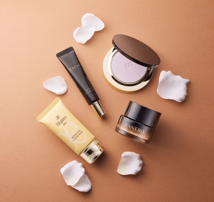 SUQQU ソフトマットセッティングパウダー、KANEBO ライブリースキン ウェアⅡ、アルビオン エクシア リンクル コンシール ヴェール、エレガンス モデリング カラーベース