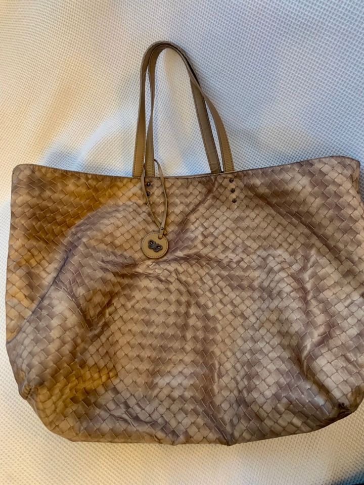 バッグ：Bottega Veneta