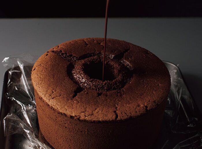 〈オイルなし〉シフォン型で焼く、とろ～り美味しい「フォンダンショコラ」の作り方。贅沢なチョコの甘さとほろ苦さが最高です！