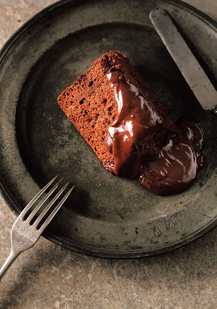 〈オイルなし〉シフォン型で焼く、とろ～り美味しい「フォンダンショコラ」の作り方。贅沢なチョコの甘さとほろ苦さが最高です！