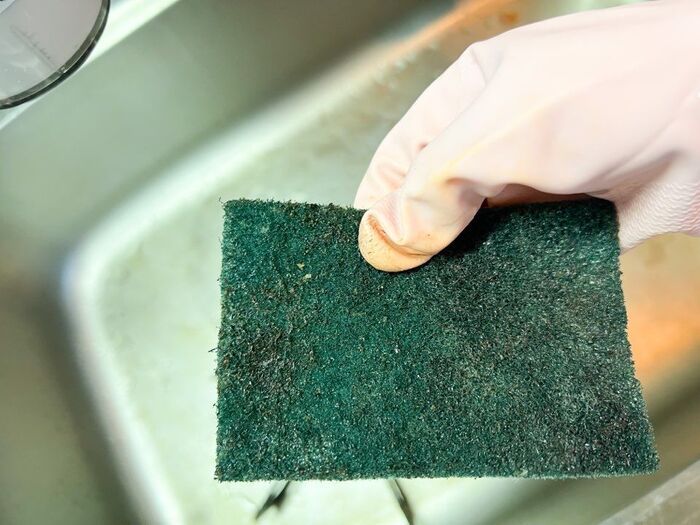 五徳の〈ベタベタ油汚れ〉に効果バツグン！つけ置きは必要なし→速攻ピカピカになるアイテムとは♡