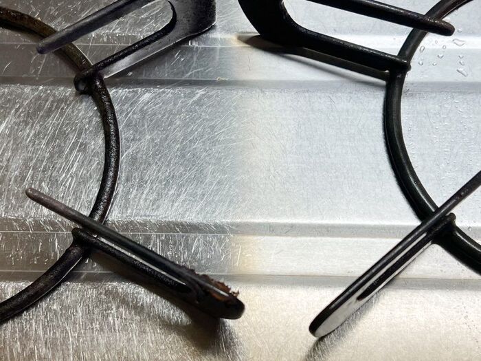 五徳の〈ベタベタ油汚れ〉に効果バツグン！つけ置きは必要なし→速攻ピカピカになるアイテムとは♡