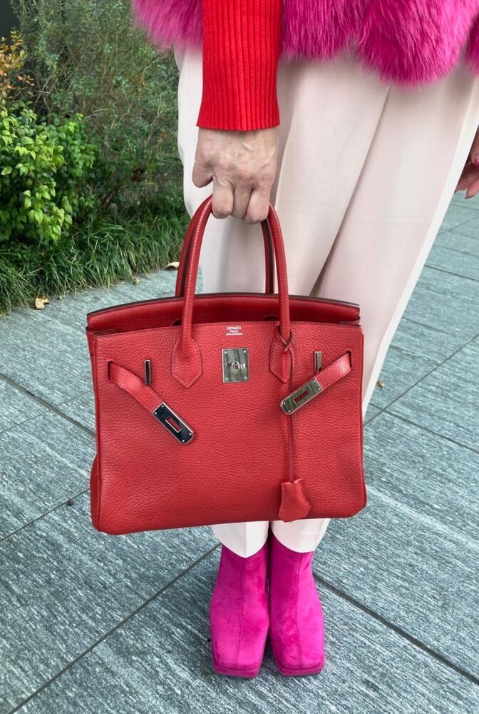 ピンクコーデにあえて赤いエルメスのバーキンを合わせました