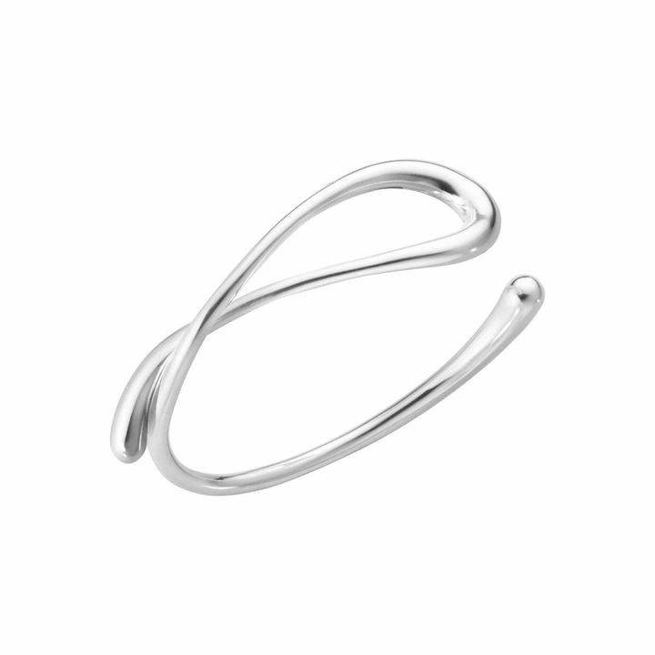 「MERCY」 ツイストバングル ¥82,500 ／GEORG JENSEN（ジョージ ジェンセン ジャパン カスタマーサービス：0120-637-146）