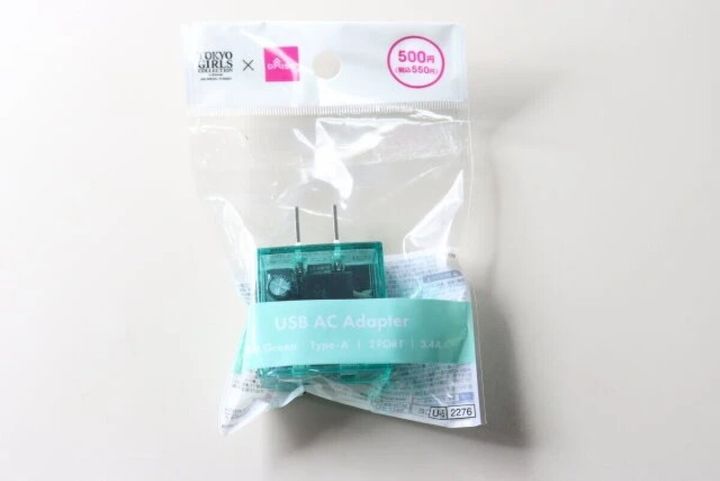 ダイソー USB ACアダプター（3.4A、2ポート、ミントグリーン） パッケージ