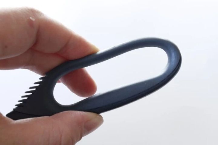 ダイソーのチタンコート 文具ハサミ（フィットグリップ、20cm）の持ち手