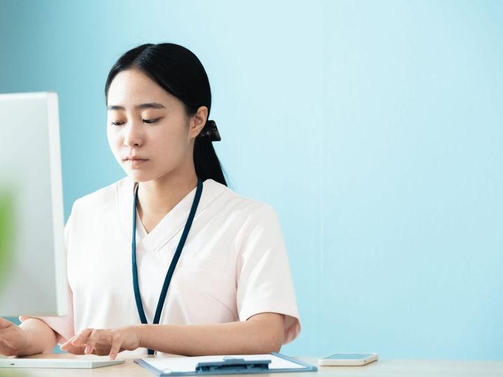 大阪府在住・31歳女性が実家暮らしを選ぶ理由とは？ All About ニュース編集部が実施した「実家暮らし」に関する調査から、現在実家暮らしをしている人の生活費や将来の計画などを紹介します。