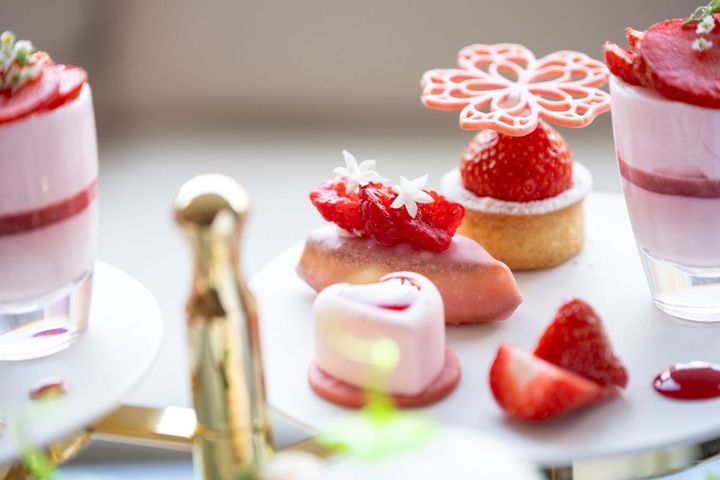 艶めく真っ赤なあまおうが主役の「あまおうタルト」ほか