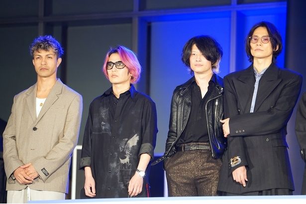 ゲリラライブで3曲披露した[Alexandros]