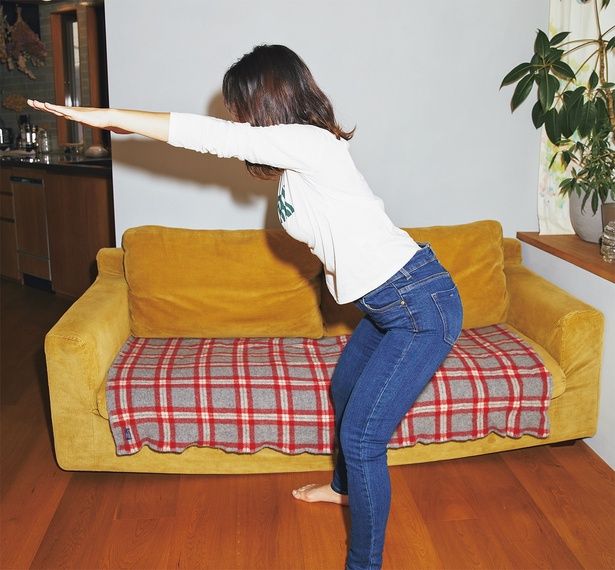 テレビ見ながら全身筋トレ （C）にーよん／KADOKAWA