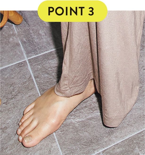 つま先を上げない （C）にーよん／KADOKAWA