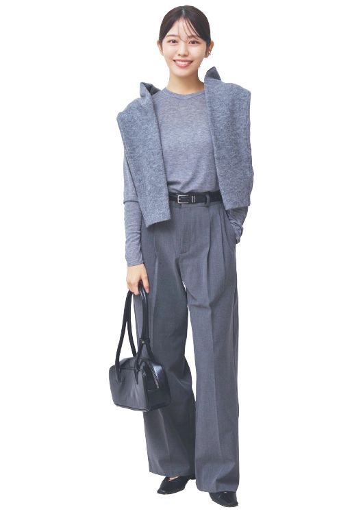 ニットの肩がけでコーデが寂しくならないように調整