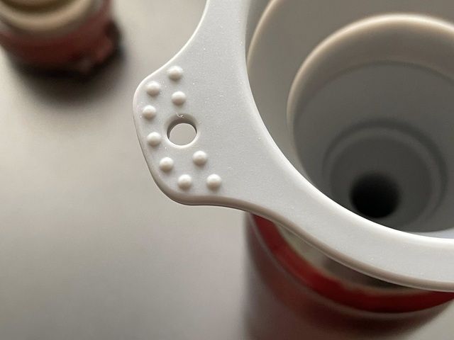 ダイソー シリコーン折りたたみジョウゴ 支えやすい持ち手付き