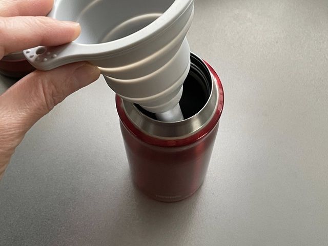 ダイソー シリコーン折りたたみジョウゴ 耐熱温度は230℃