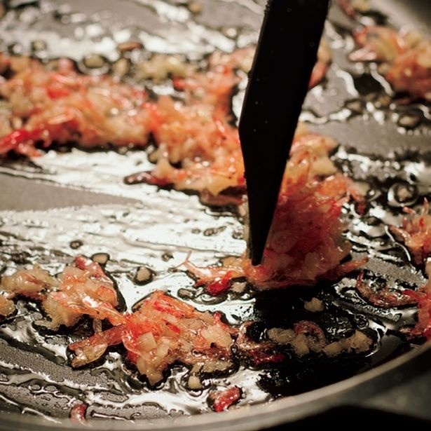 小えびはこがさないように (C)りん／KADOKAWA