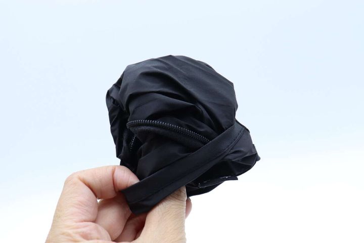 ダイソーのトラベルクロスボディバッグはコンパクトに折り畳める