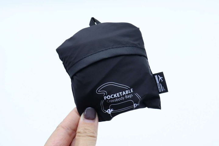 ダイソーのトラベルクロスボディバッグの黒