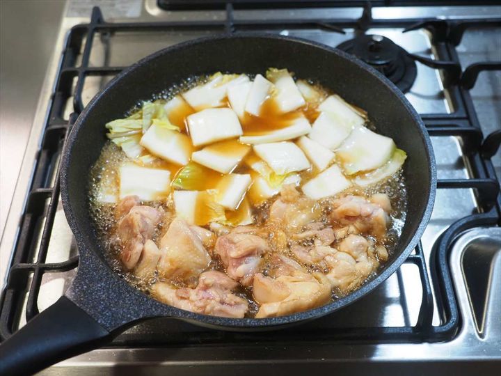 お餅入り、フライパンで簡単「鶏すき焼き」