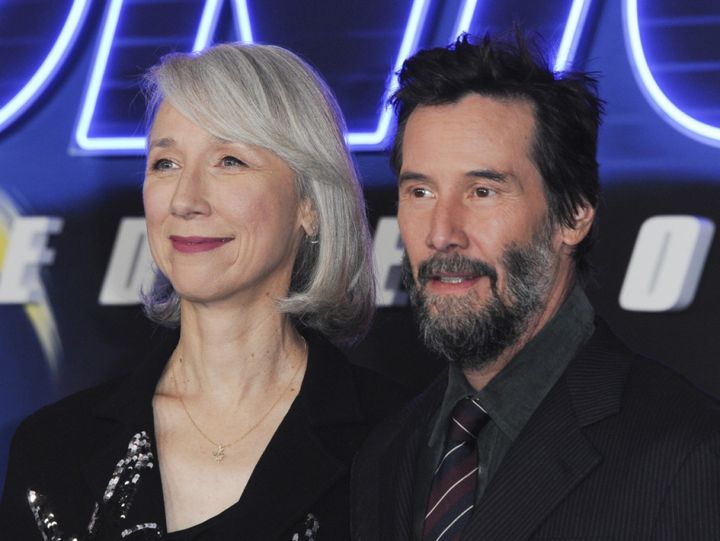 キアヌ・リーヴスと恋人アレクサンドラ・グラントのスケートデートが話題 （C）AFLO width=