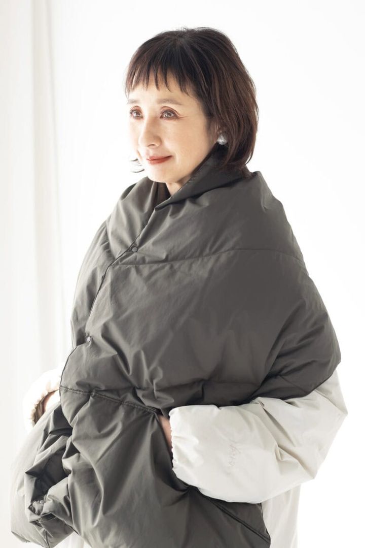 このマフラーはスナップがついていて、ダウンベストのように着ることもできるすぐれもの。