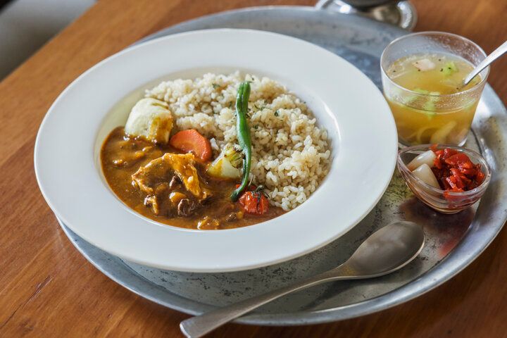 レトロな建築が美しい、山形「Tsuki Cafe 文翔館喫茶室」でご褒美パフェやコーヒーを堪能