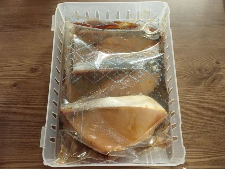 DAISO(ダイソー)：フリーザートレーワイドクリアー