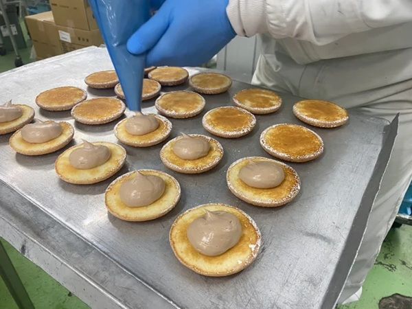 福島県内の銘菓が共同開発！看板商品がコラボした『めひかり塩チョコブッセ』が誕生