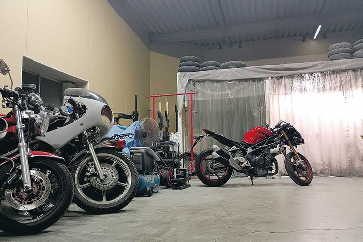 マンション・賃貸ライダー必見。自宅でできない重整備を可能にする「時間貸しガレージ」