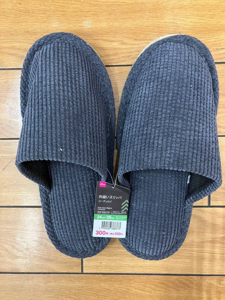DAISO(ダイソー)：外縫いスリッパ(コーデュロイ、24cm-25cm)
